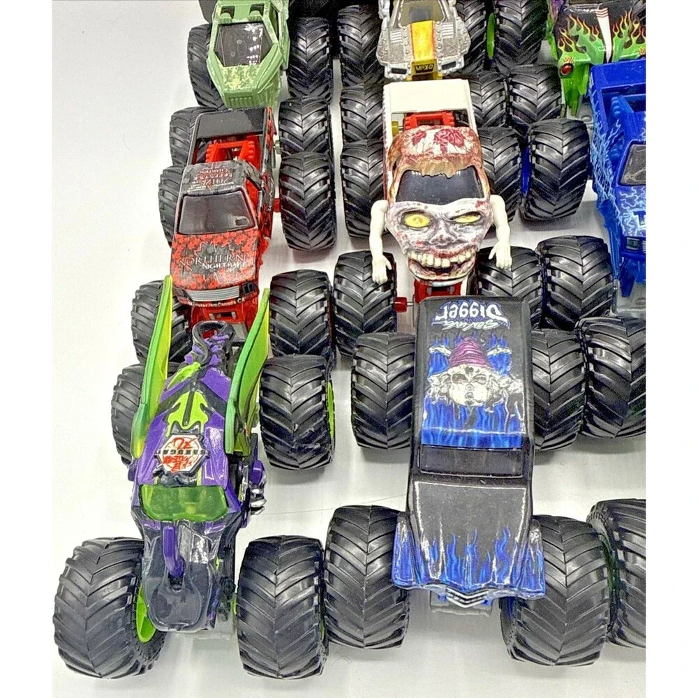 Spin Master Monster Jam Pit Party & Go Truck Carrying Case W/ 12 Trucks